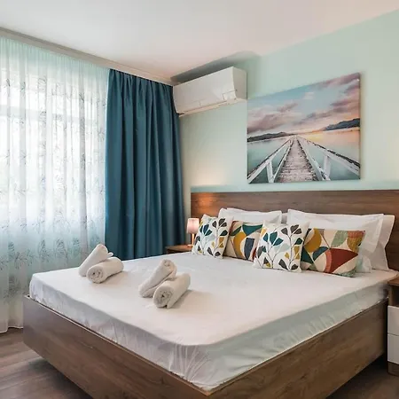 Peaceful Pastel Retreat In Apartament Warna