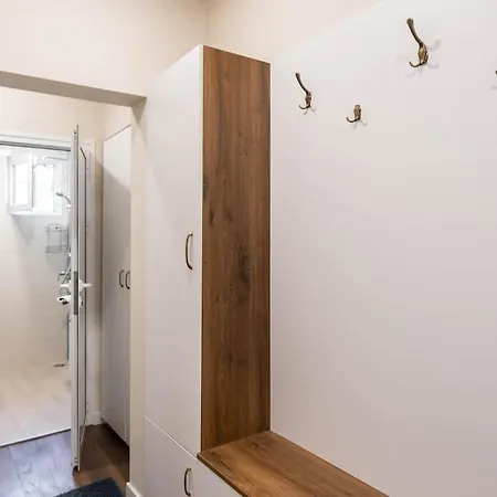 Peaceful Pastel Retreat In Apartament Warna