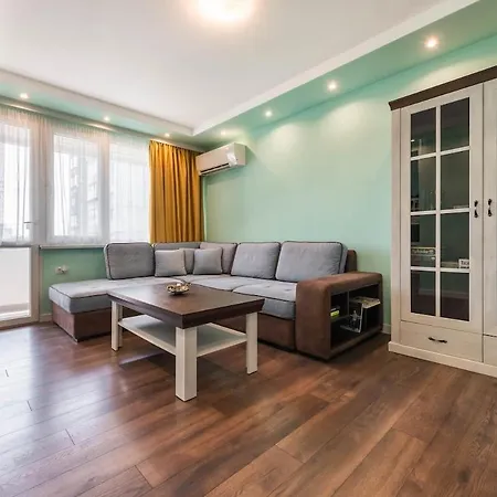 Peaceful Pastel Retreat In Apartament